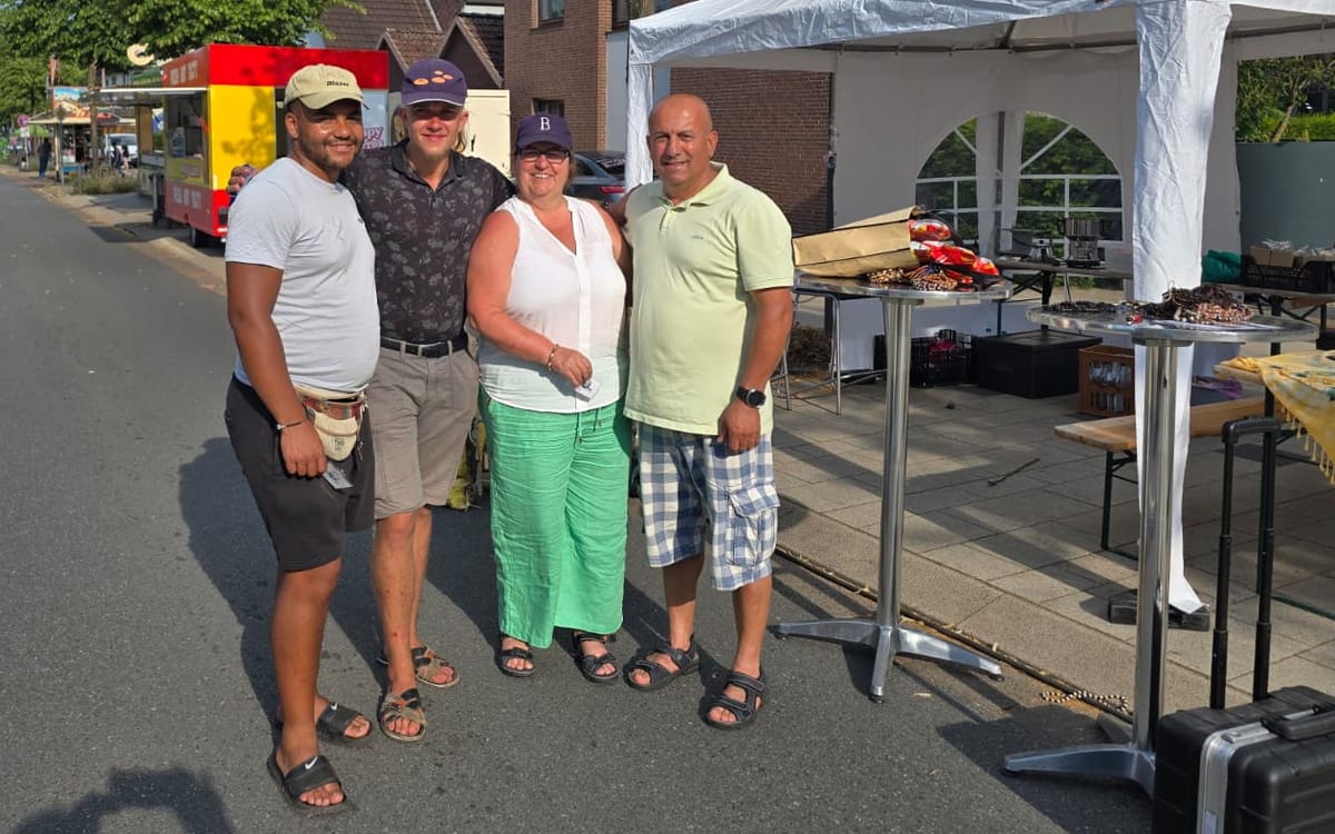 Das Team von Direct Transfers e.V. am Infostand beim Sommerfest in Oyten