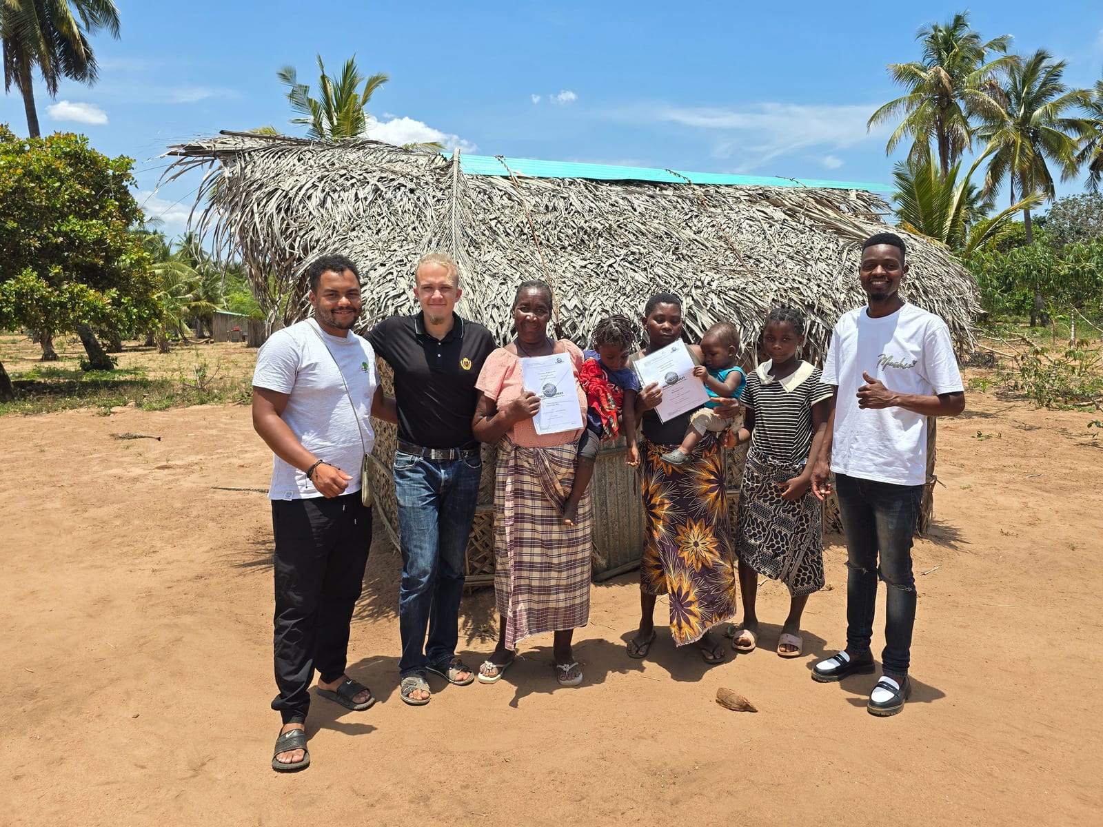 Direct Transfers Team bei der Arbeit vor Ort in Mosambik